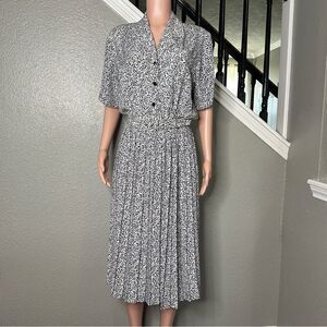 Vintage VTG LIZ ROBERTS DRESS BLACK WHITE BELTED PLEATED